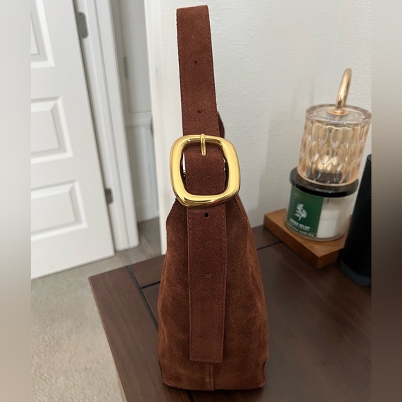 Madewell The Sculptural-Buckle Shoulder Bag in Suede - Picture 7 of 7